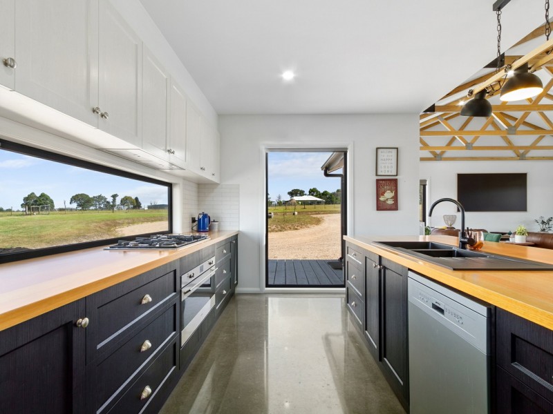 91 Kingsley Drive, Wy Yung VIC 3875