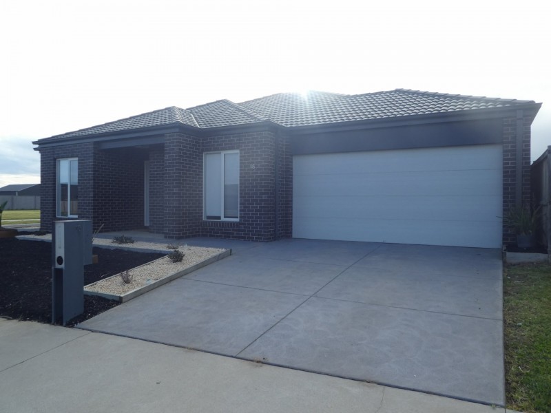 18 Whistler Drive, Bairnsdale VIC 3875