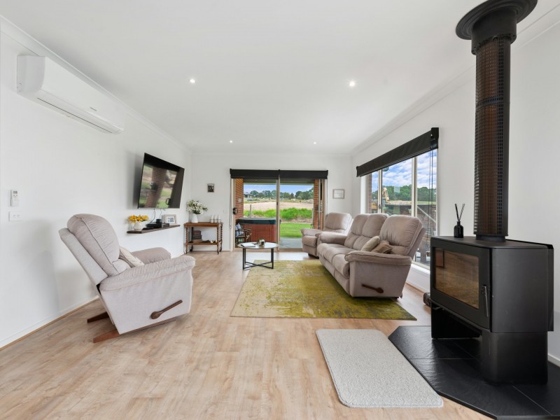 9 Hawkins Crescent, Lindenow South VIC 3875