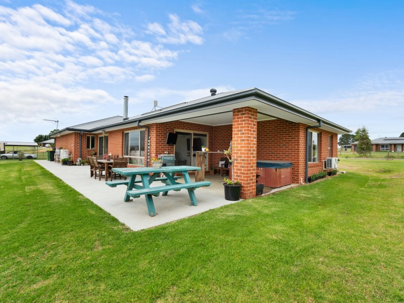 9 Hawkins Crescent, Lindenow South VIC 3875