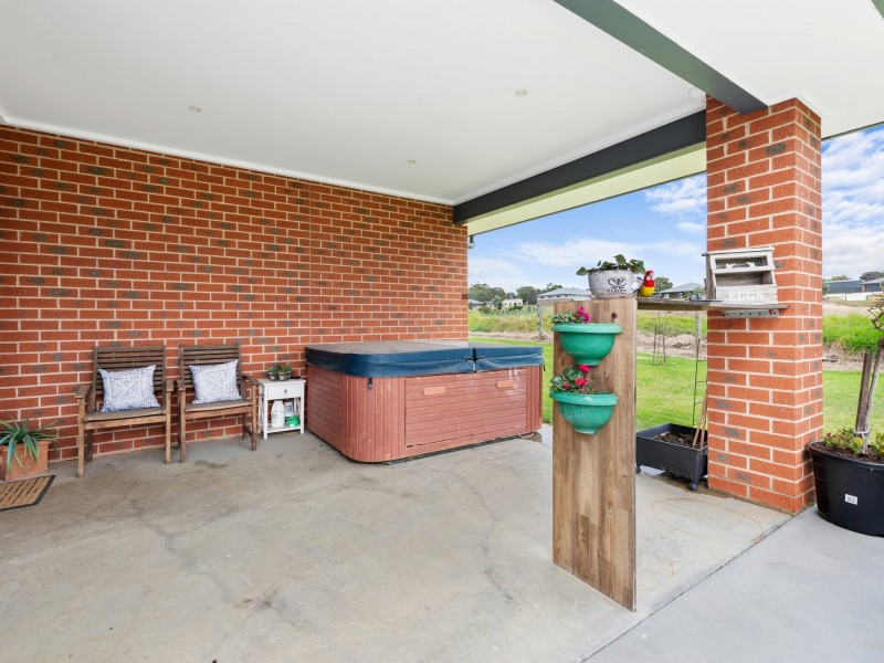 9 Hawkins Crescent, Lindenow South VIC 3875