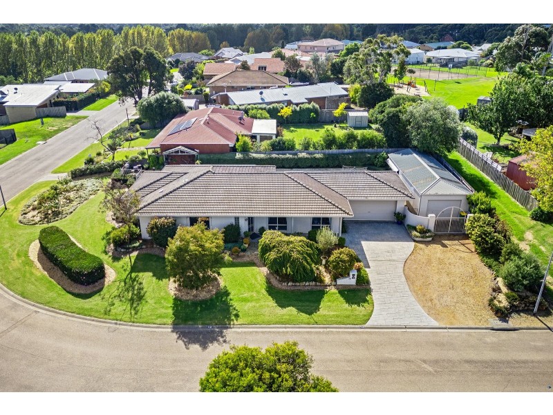 12 Harnham Drive, Bairnsdale VIC 3875