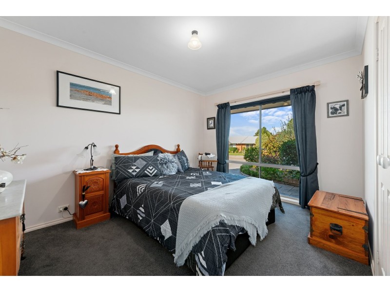 12 Harnham Drive, Bairnsdale VIC 3875