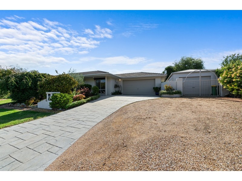 12 Harnham Drive, Bairnsdale VIC 3875