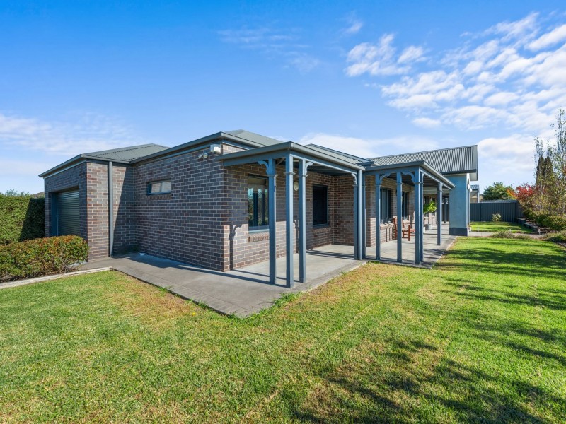 2 Morton Drive, Eastwood VIC 3875