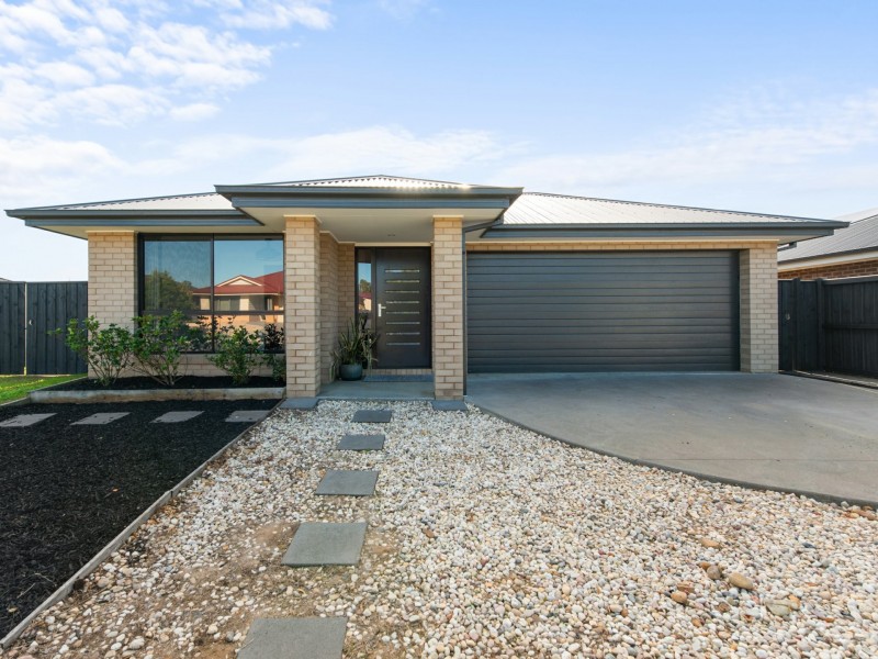 4 Egret Avenue, Bairnsdale VIC 3875