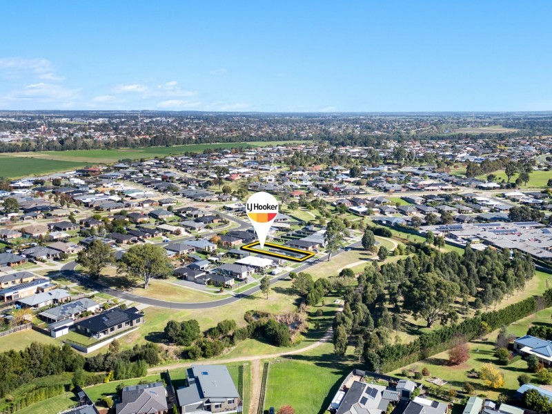 41 Len Cook Drive, Eastwood VIC 3875