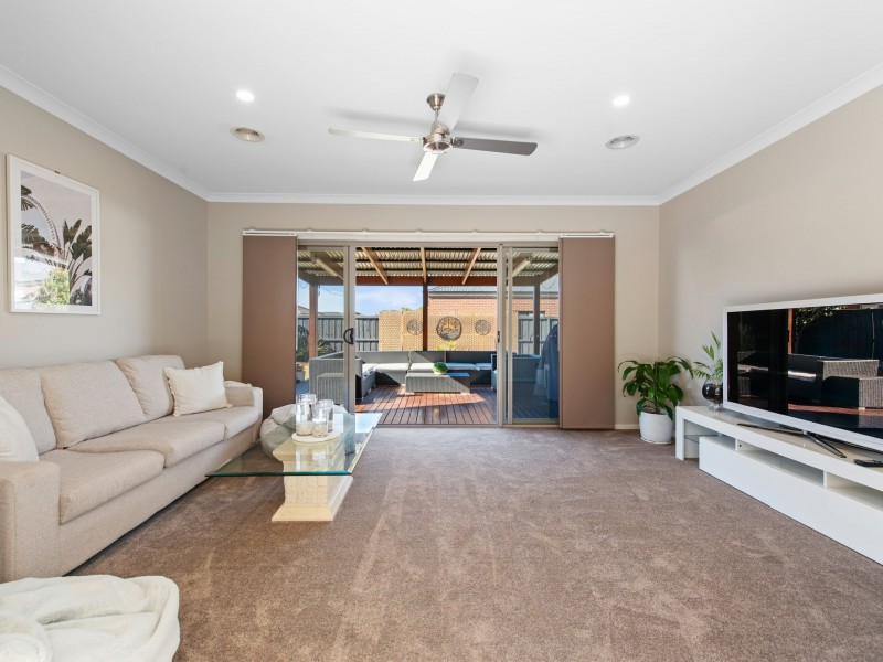 16 Shannon Boulevard, Bairnsdale VIC 3875