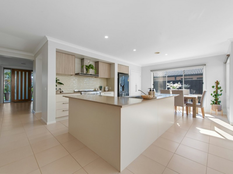 16 Shannon Boulevard, Bairnsdale VIC 3875
