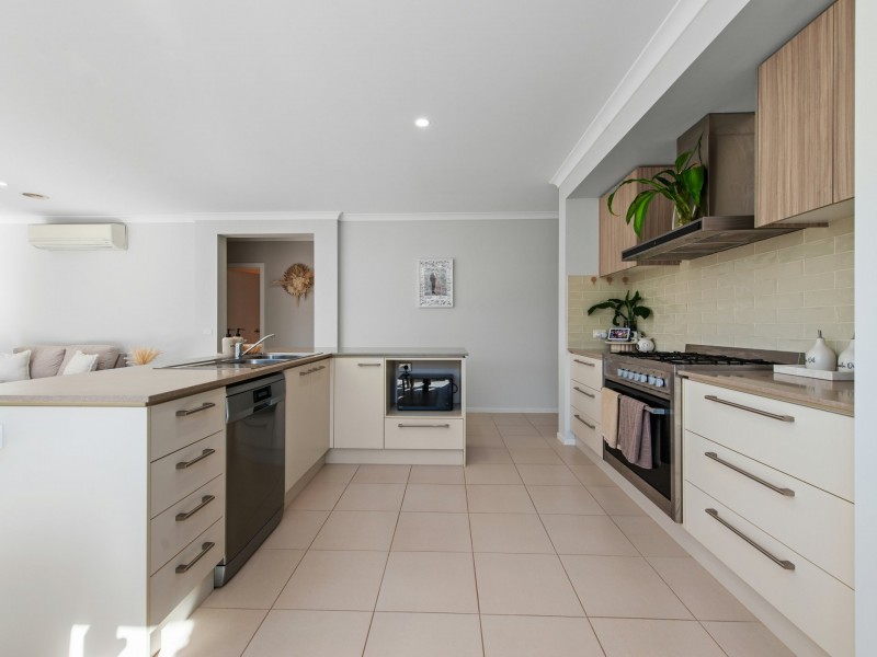 16 Shannon Boulevard, Bairnsdale VIC 3875