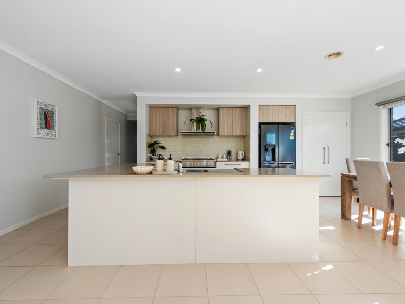 16 Shannon Boulevard, Bairnsdale VIC 3875