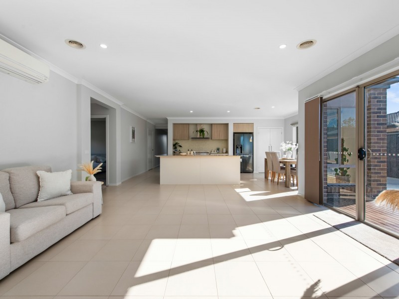 16 Shannon Boulevard, Bairnsdale VIC 3875