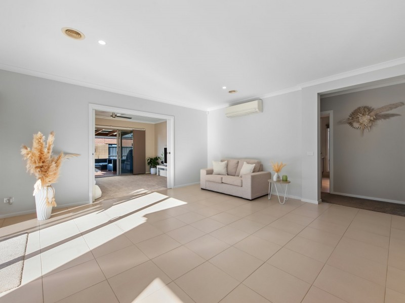 16 Shannon Boulevard, Bairnsdale VIC 3875