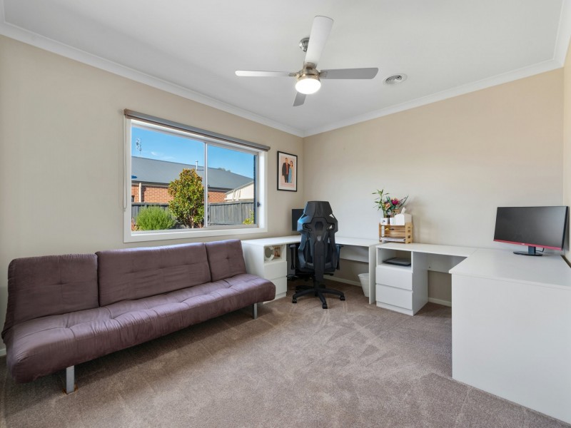 16 Shannon Boulevard, Bairnsdale VIC 3875