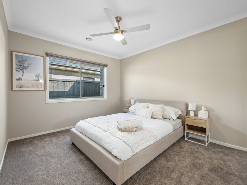 16 Shannon Boulevard, Bairnsdale VIC 3875