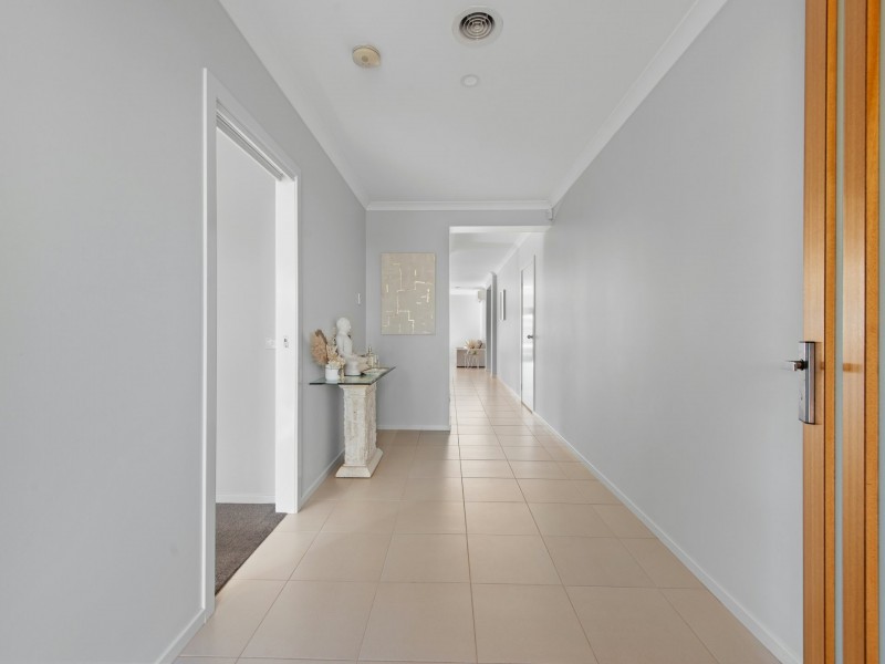 16 Shannon Boulevard, Bairnsdale VIC 3875