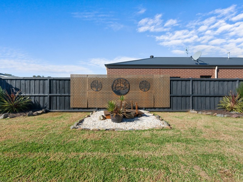 16 Shannon Boulevard, Bairnsdale VIC 3875
