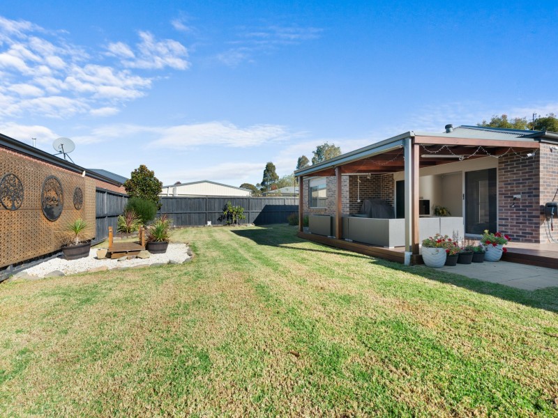 16 Shannon Boulevard, Bairnsdale VIC 3875
