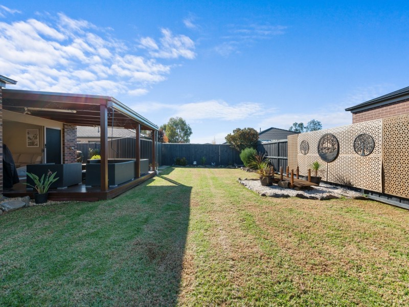 16 Shannon Boulevard, Bairnsdale VIC 3875
