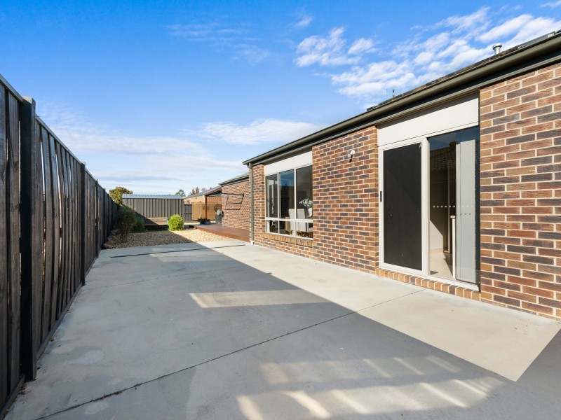 16 Shannon Boulevard, Bairnsdale VIC 3875