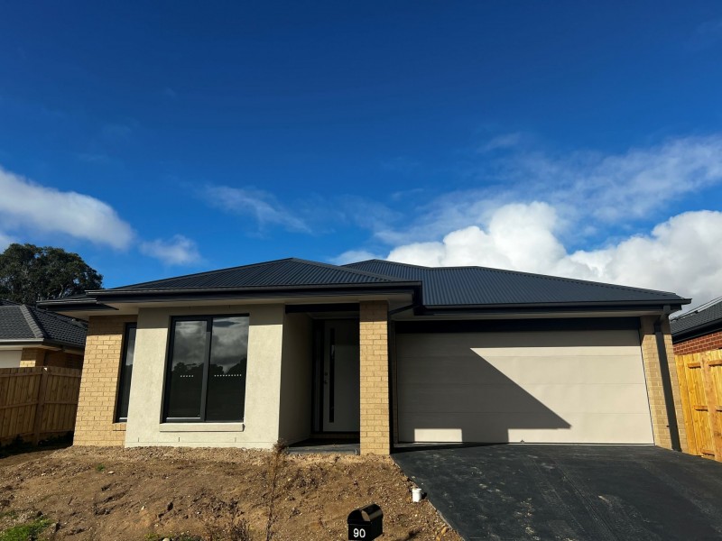 90 Hebe Way, Bairnsdale VIC 3875