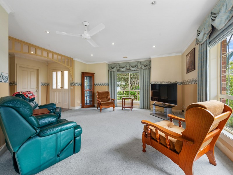 38 Charlton Place, Eastwood VIC 3875