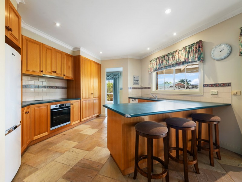 38 Charlton Place, Eastwood VIC 3875