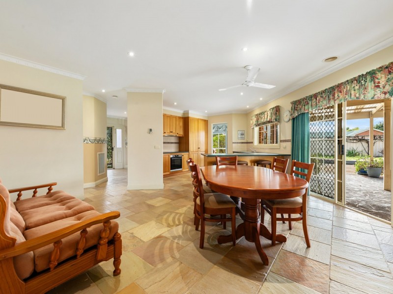 38 Charlton Place, Eastwood VIC 3875