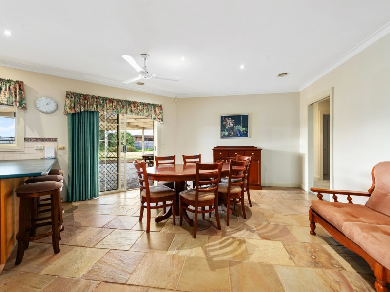 38 Charlton Place, Eastwood VIC 3875