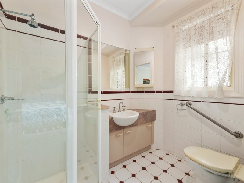 38 Charlton Place, Eastwood VIC 3875