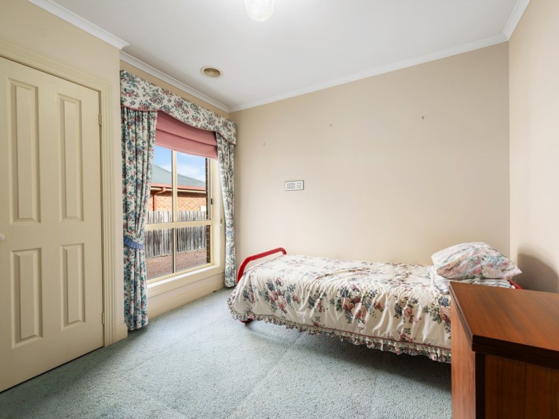38 Charlton Place, Eastwood VIC 3875