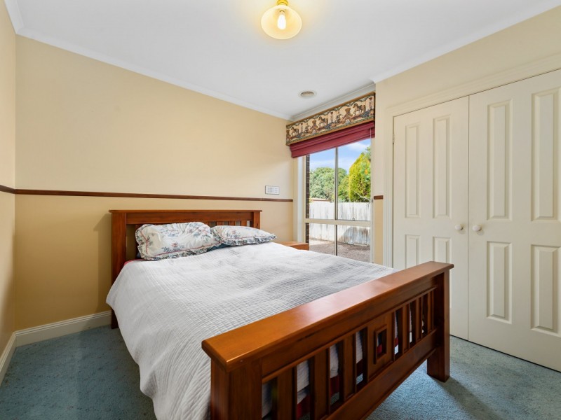 38 Charlton Place, Eastwood VIC 3875