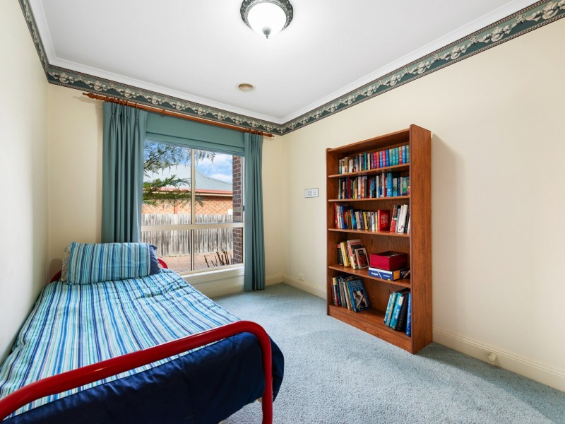 38 Charlton Place, Eastwood VIC 3875