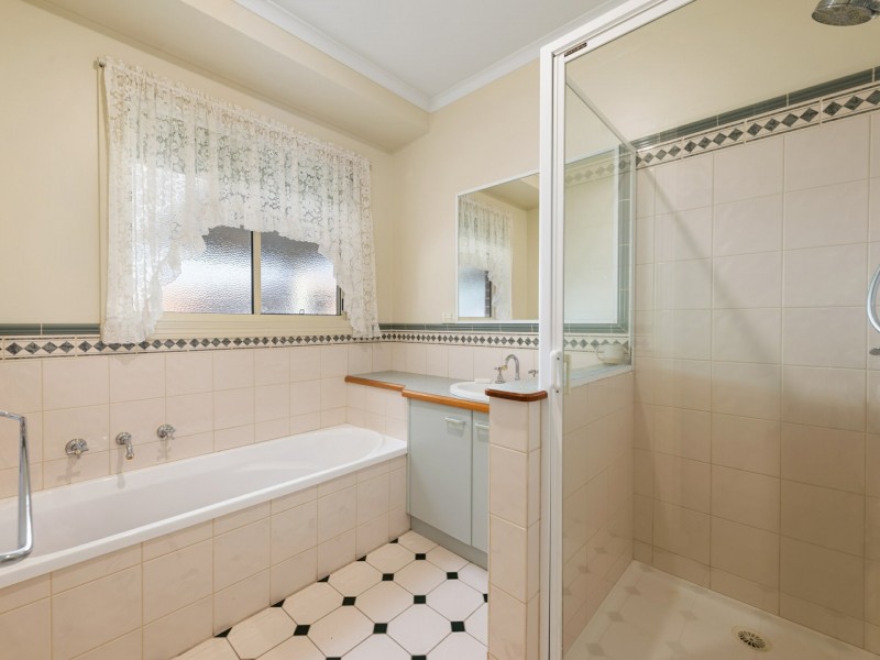 38 Charlton Place, Eastwood VIC 3875