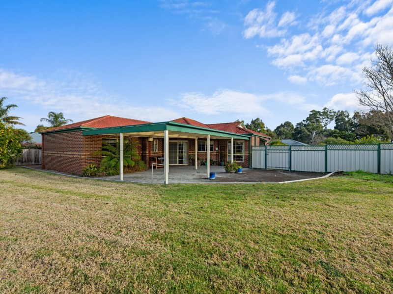 38 Charlton Place, Eastwood VIC 3875