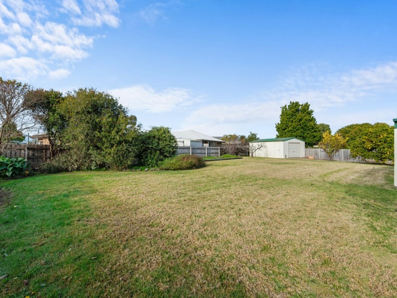 38 Charlton Place, Eastwood VIC 3875