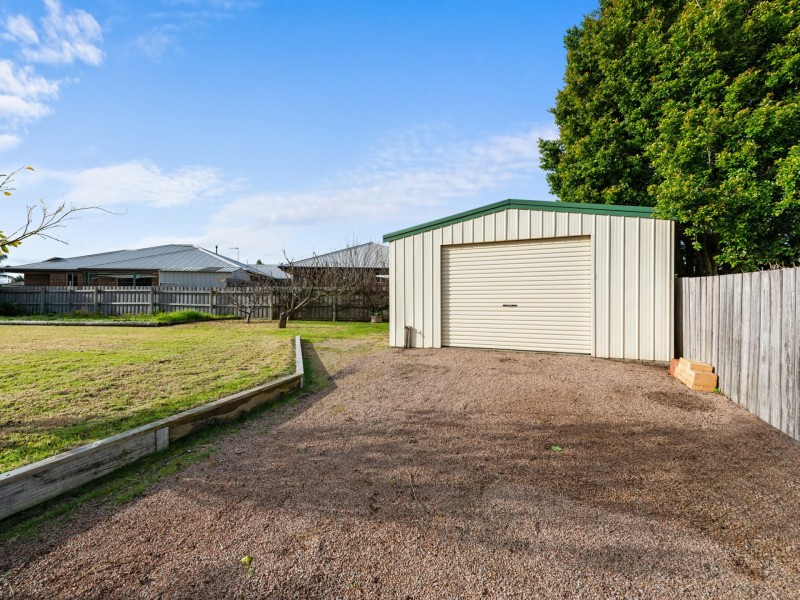 38 Charlton Place, Eastwood VIC 3875