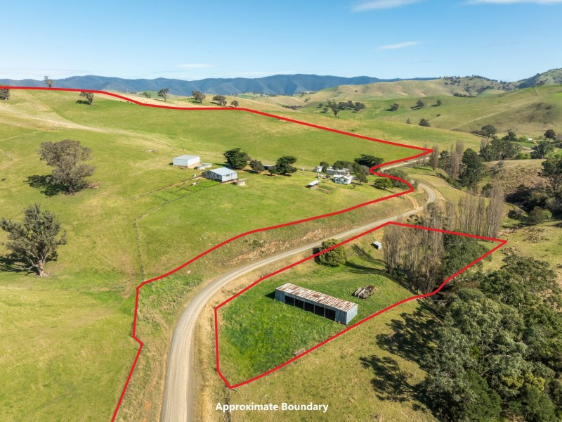 198 Watts Creek Road, Ensay VIC 3895