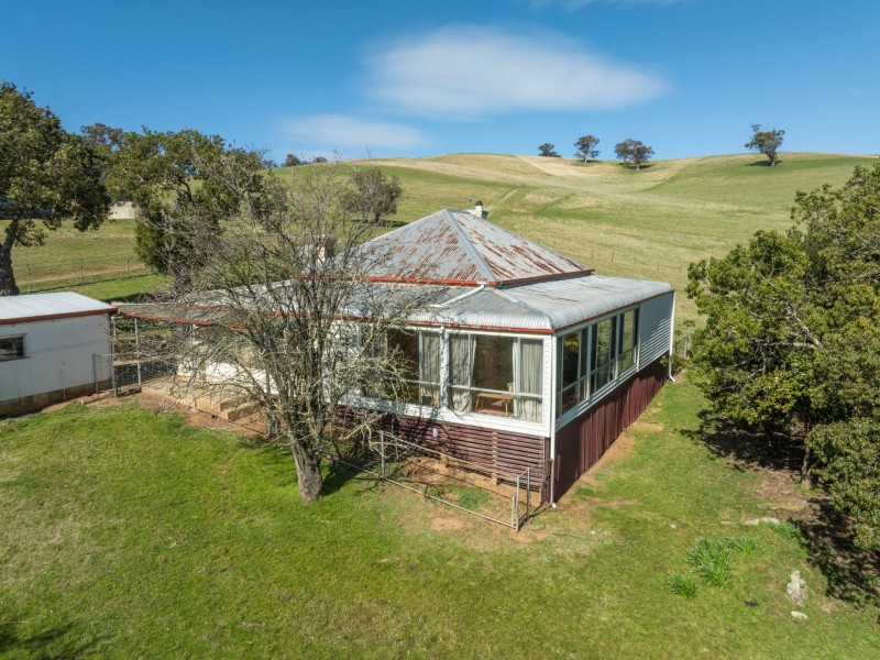198 Watts Creek Road, Ensay VIC 3895