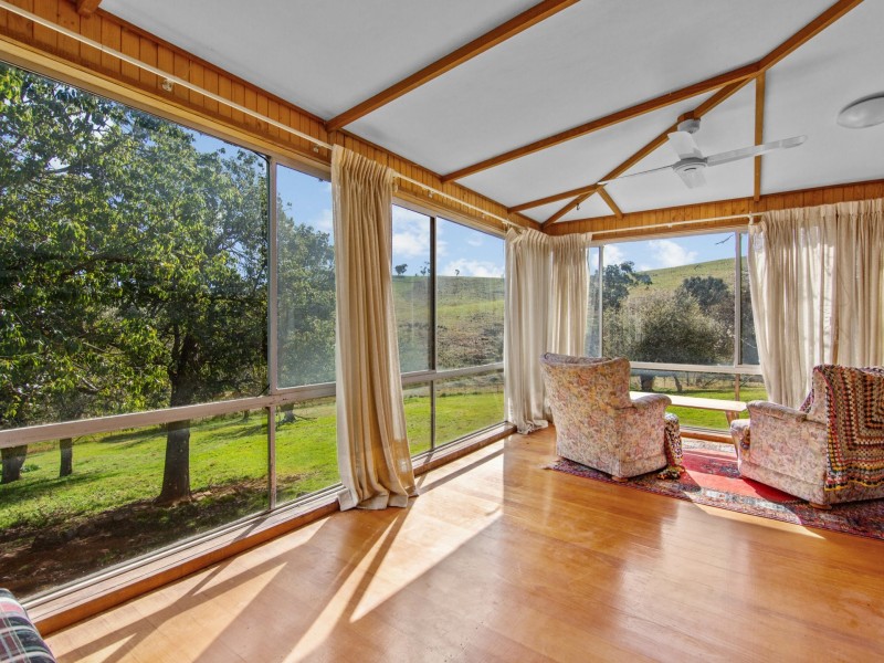 198 Watts Creek Road, Ensay VIC 3895