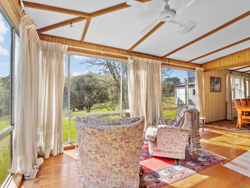 198 Watts Creek Road, Ensay VIC 3895