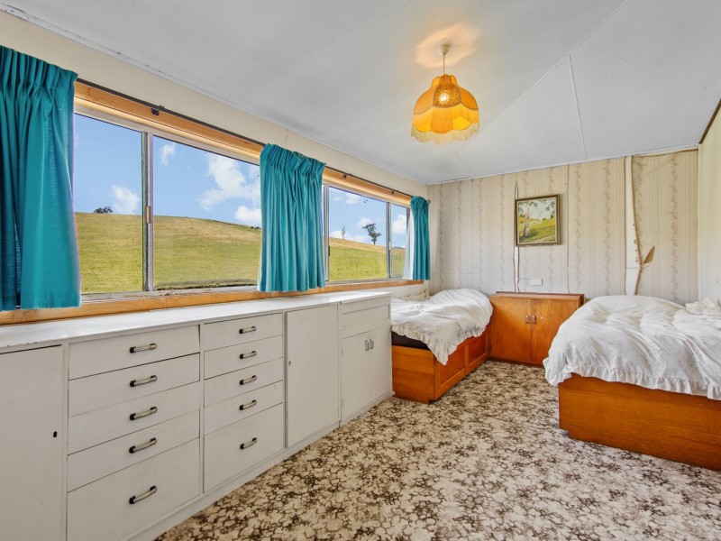 198 Watts Creek Road, Ensay VIC 3895