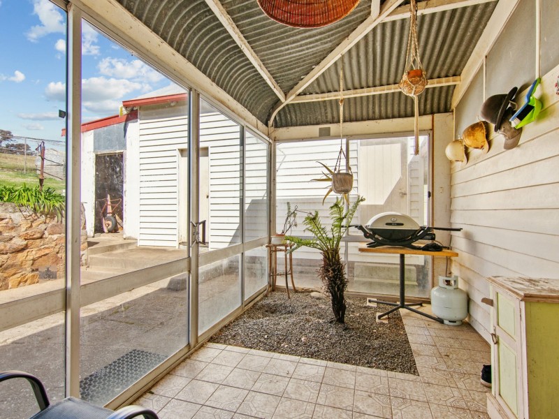 198 Watts Creek Road, Ensay VIC 3895