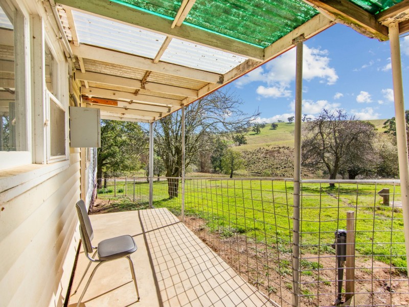 198 Watts Creek Road, Ensay VIC 3895
