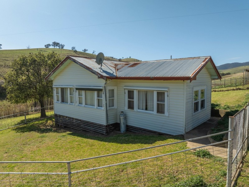 198 Watts Creek Road, Ensay VIC 3895