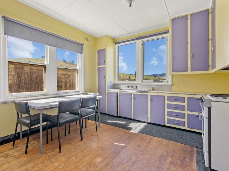 198 Watts Creek Road, Ensay VIC 3895