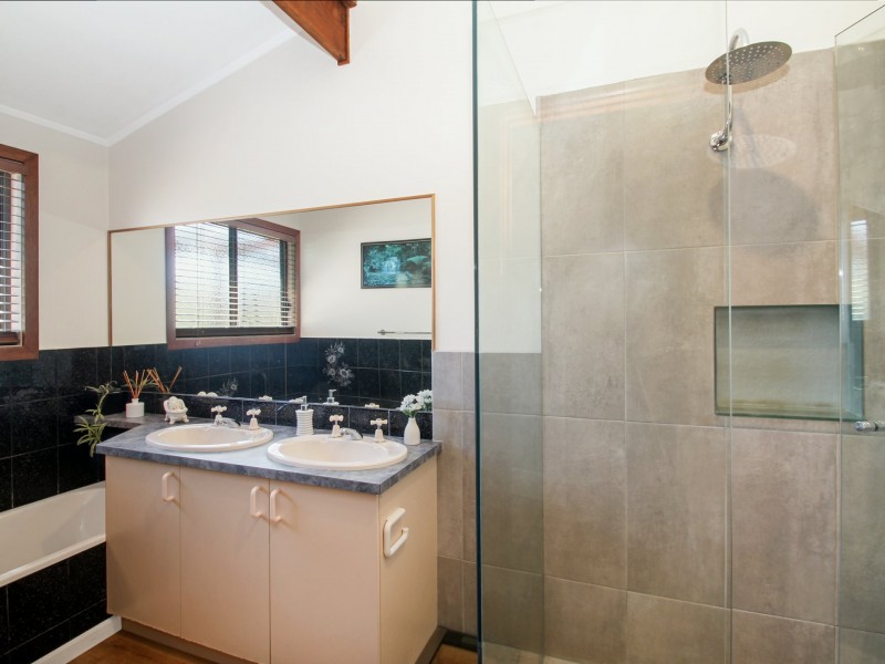 18 Brumley Street, Omeo VIC 3898