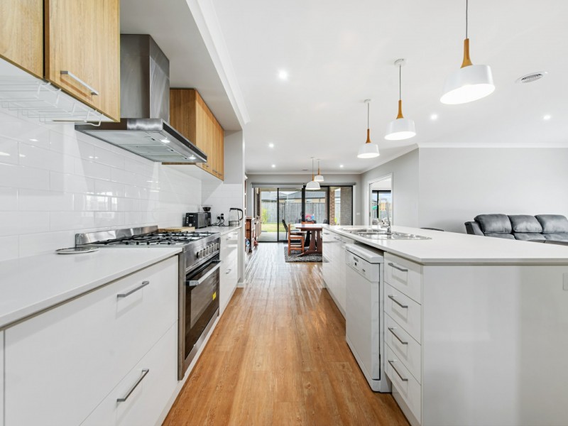 37 Shannon Boulevard, Bairnsdale VIC 3875