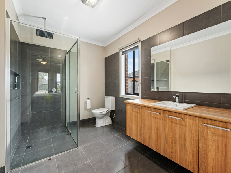 37 Shannon Boulevard, Bairnsdale VIC 3875