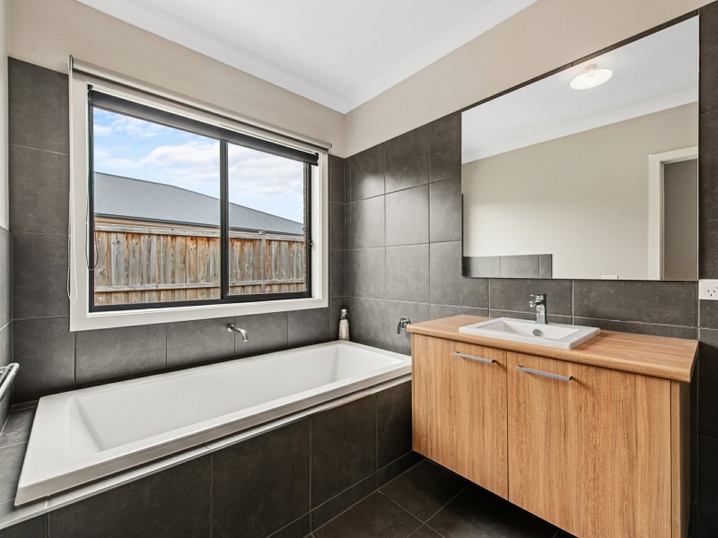 37 Shannon Boulevard, Bairnsdale VIC 3875
